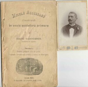 Miculu Abecedaru ilustratu in usulu șcólelor primare de Ioanu Tuducescu, învețătoru în Lipova, Partea I, Pentru primulu anu de șcólă, cuprinde: mecanismulu scrierii și cetirei, cu litere mici, Aradu, 1883, În tipografia lui Leopoldu Réthy și fiiu - și fotografia unicat a autorului
