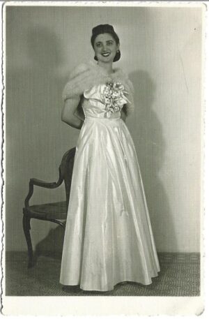 Doamnă în ținută elegantă, 1939, România