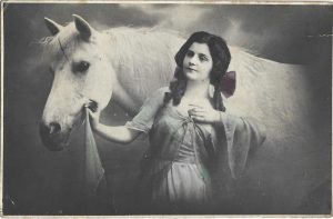 Femeie cu cal, Foto Modern Turnu Severin, carte poștală
