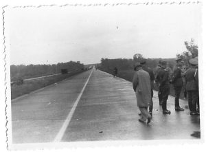 Ofițeri români și comandanți din Reichsarbeitsdienst pe Autobahn în Germania, Al Doilea Război Mondial