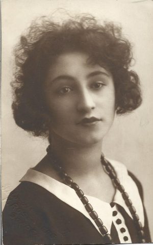 Portret de tânără, studio Rosenberg, Soroca, Basarabia, 1925