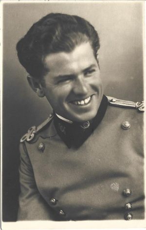 Locotenent Emil P Sângeorzan, Batalionul 8 Vânători de Munte din Bistrița, în uniformă de ceremonie, anii 1930