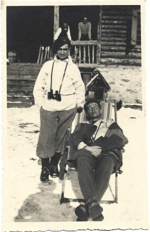 Ofițeri din Batalionul 8 Vânători de Munte din Bistrița la instrucție schi, anii 1930, studio Zelehner, Petroșani
