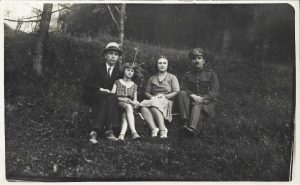 Căpitan Napoleon Franc de la Cercul de recrutare Dorohoi cu familia la Vatra Dornei, 1931