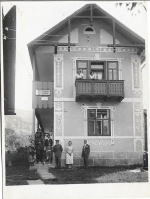 Casă din Vatra Dornei cu firma J Moldovan, croitor, 1932