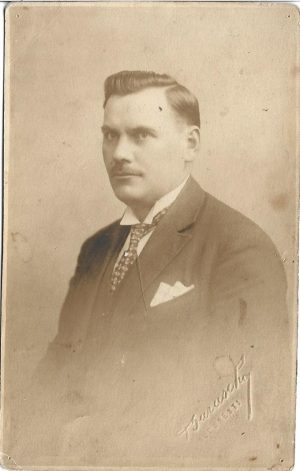 Portret de bărbat, funcționar la prefectura județului Câmpulung, 1926