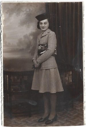 Doamnă în vestimentație de epocă, 1944, Ploiești