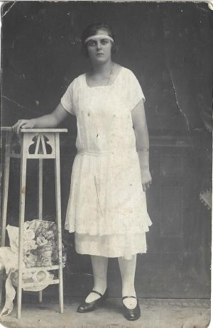 Femeie în vestimentație de epocă, fotografie studio Franz Zahalka, Stajerlak