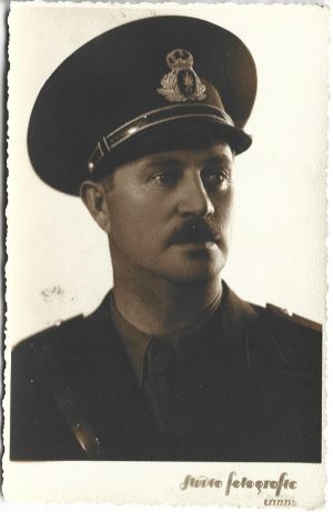 Portret de ofițer român, studio Grigorescu, Călărași, perioada regalității