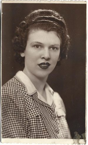 Portret de femeie, 1943, România