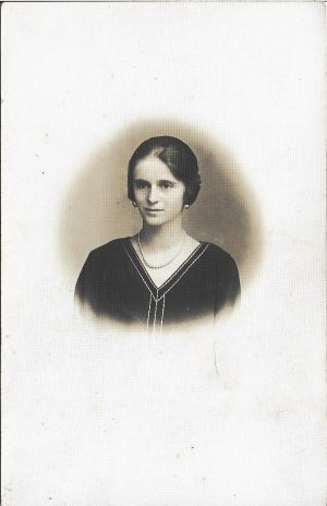 Portret de femeie, perioada interbelică
