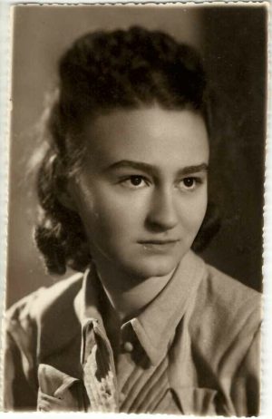 Portret de femeie, București, anii 1940