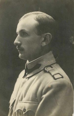 Sublocotenent român, 1917, în uniformă model 1912