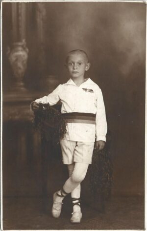 Băiat cu brâu tricolor, studio Julietta, Brăila, 1928