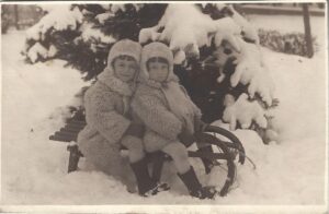 Copii cu sanie, studio Foto Splendid, Turnu Severin