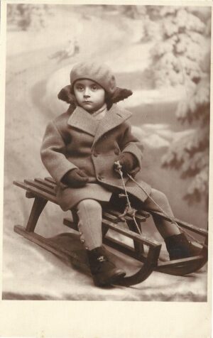 Copil cu sanie, 1931, studio Sallo Brüll, Cernăuți
