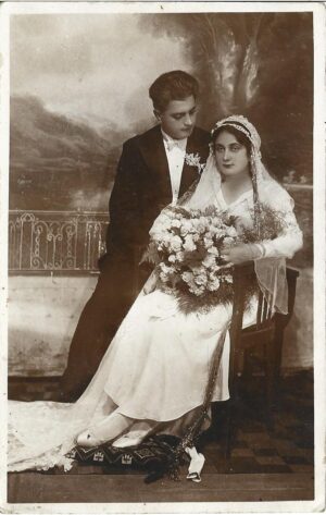 Mire și mireasă, studio fotografic din Turnu Severin, perioada interbelică