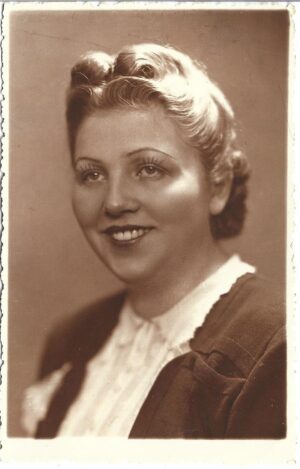 Portret de femeie, studio Foto Popa, Arad, perioada interbelică