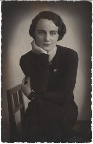 Portret de femeie, 1937, România