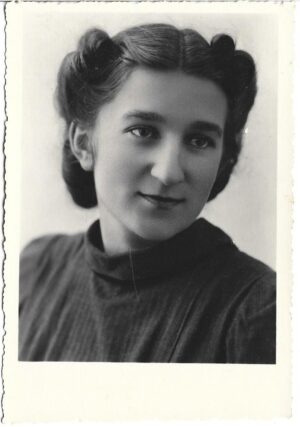 Portret de tânără, 1940, România