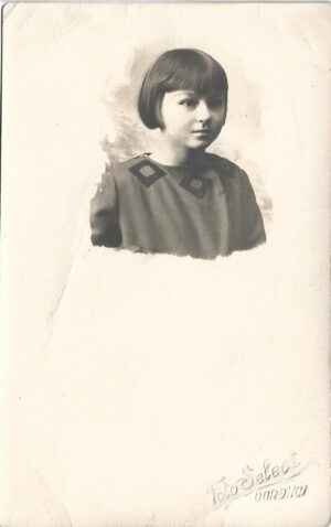 Portret de tânără, studio Foto Select, Dorohoi, perioada interbelică