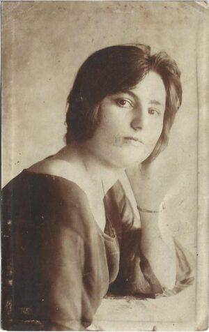 Portret de femeie, perioada interbelică