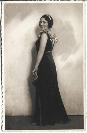 Femeie în ținută elegantă, studio Lupu & Bartha, Constanța, 1934