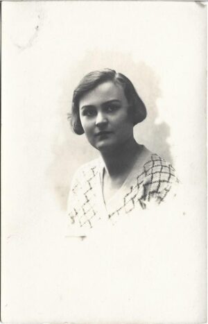 Portret de femeie, studio Foto Select, Dorohoi, perioada interbelică