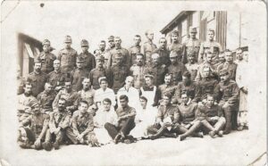 Personal din serviciul sanitar militar austro-ungar al unui spital din Viena, fotografie trimisă de un membru român la Reșița, 1917