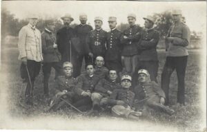 Ofițeri români și preot la Șoldănești, Basarabia, la 21 mai 1920, prima solemnitate de Ziua Eroilor ținută în România Mare