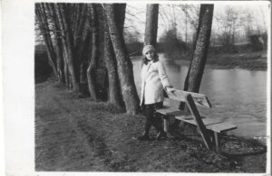 Tânără pe malul apei, Caransebeș, 1930