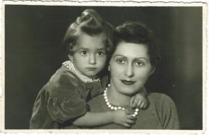 Femeie și copil, studio Foto Arte, Brăila, perioada interbelică