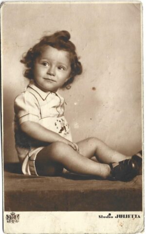 Băiat, studio Julietta, București, 1942