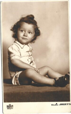 Băiat, studio Julietta, București, 1942