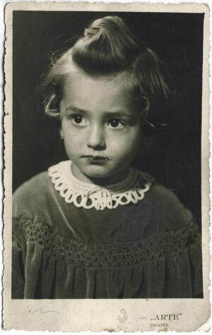Portret de fetiță, studio Foto Arte, Brăila, perioada interbelică