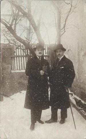 Domni în peisaj de iarnă, studio Foto Modern, Turnu Severin, perioada interbelică