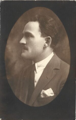 Portret de bărbat, România, perioada interbelică