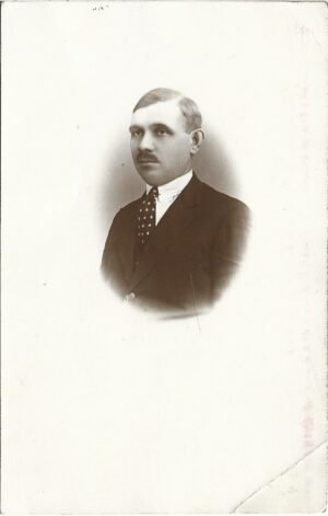 Portret de bărbat, România, perioada interbelică