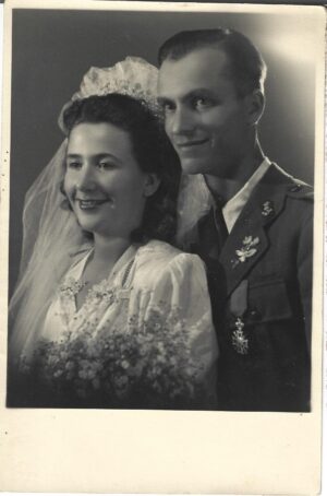 Ofițer român de marină decorat cu Ordinul Coroana României cu spade, 1946