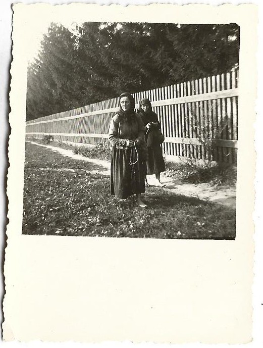 Țărănci anii 1930 România, Anticariat Historiarum