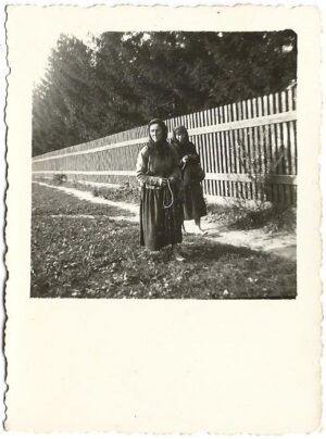 Țărănci anii 1930 România, Anticariat Historiarum