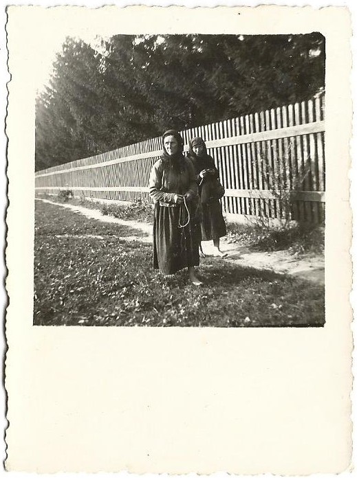 Țărănci anii 1930 România, Anticariat Historiarum