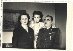 Maior român cu barete de decorații și insigna Cercul de Recrutare Dorohoi perioada regalității