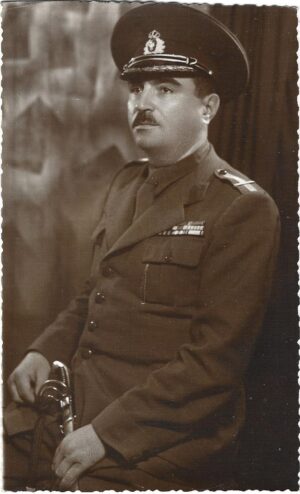 poza militara veche Maior român cu barete de decorații și sabie perioada regalității, Anticariat Historiarum