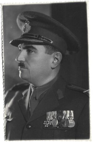 poza militara veche Ofițer român cu 5 decorații Dorohoi perioada regalității, Anticariat Historiarum