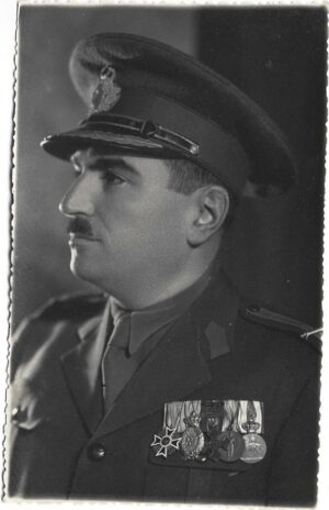 poza militara veche Ofițer român cu 5 decorații Dorohoi perioada regalității, Anticariat Historiarum