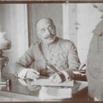 poza militara veche Ofițer român în uniformă model 1912 cu însemn de rănit, Anticariat Historiarum