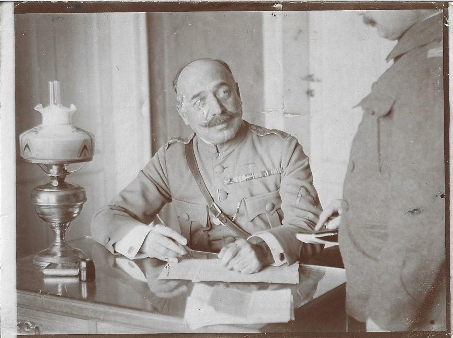 poza militara veche Ofițer român în uniformă model 1912 cu însemn de rănit, Anticariat Historiarum