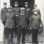 poza militara veche Ofițeri români cu săbii și decorații perioada interbelică, Anticariat Historiarum