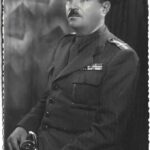 poza militara veche Maior român cu barete de decorații și sabie perioada regalității, Anticariat Historiarum
